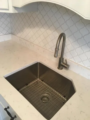 $1,725 | 6161 North Hoyne Avenue, Unit 512, Chicago, IL 60659