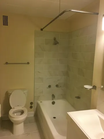 $1,725 | 6161 North Hoyne Avenue, Unit 512, Chicago, IL 60659