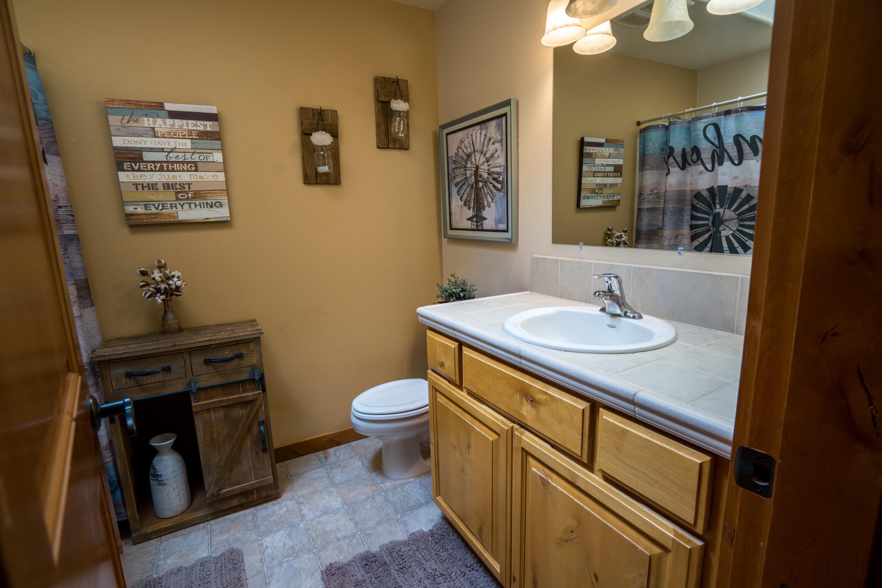53232 Upper Rhea Creek Road Heppner, OR 97836 - Photo 14 of 40 upstairs bathroom oregon thorn creek ran