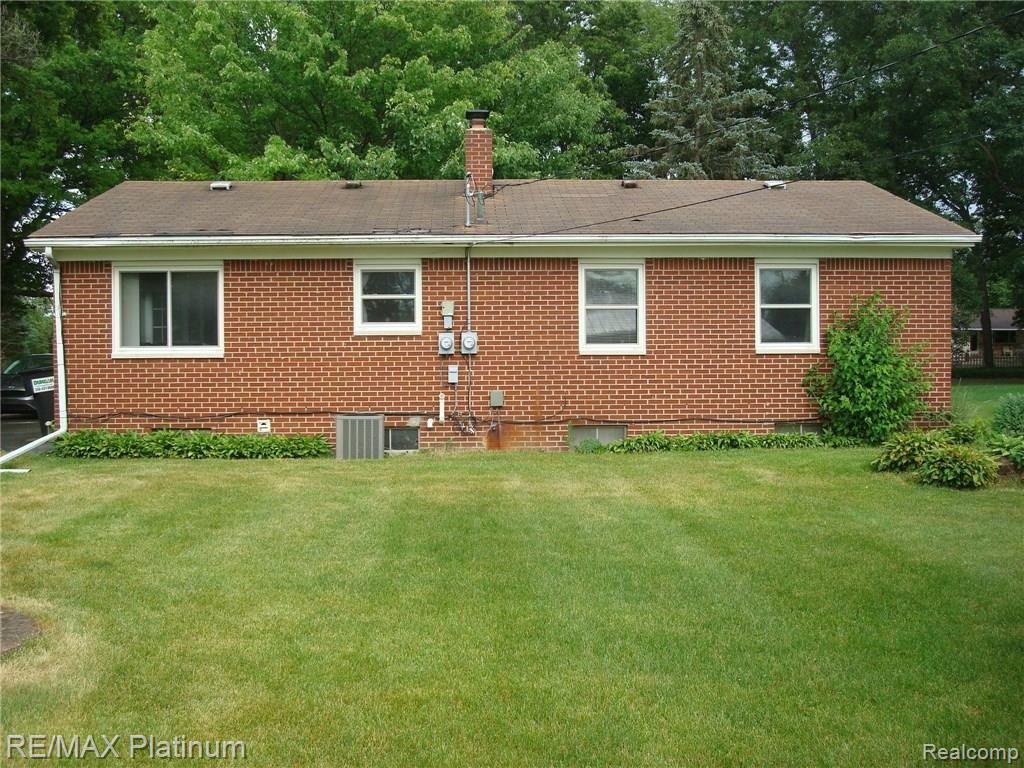 1836 Gray Road Howell, MI 48843 - Photo 25 of 27 DSC08435.JPG