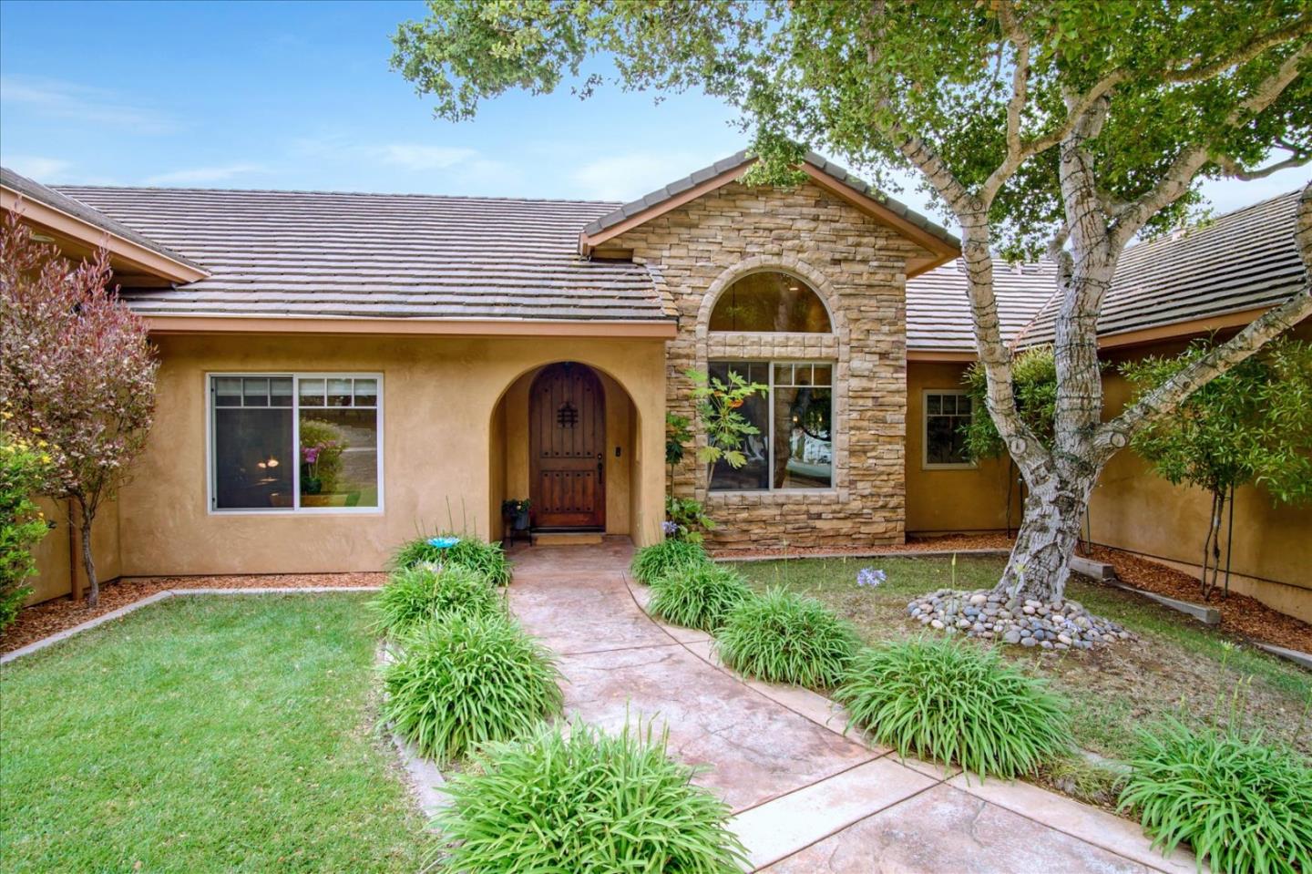 19735 Moonglow Road Salinas, CA 93907 - Photo 4 of 100 Gallery Image 4