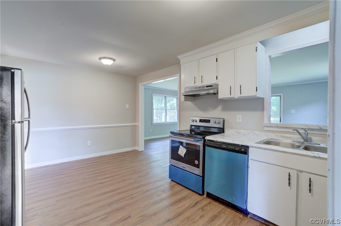 1510 Schloss Road Richmond, VA 23225 - Photo 7 of 28 a kitchen with stainless steel appliances granite countertop a sink stove and refrigerator