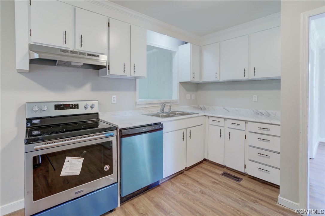 1510 Schloss Road Richmond, VA 23225 - Photo 8 of 28 a kitchen with white cabinets and appliances
