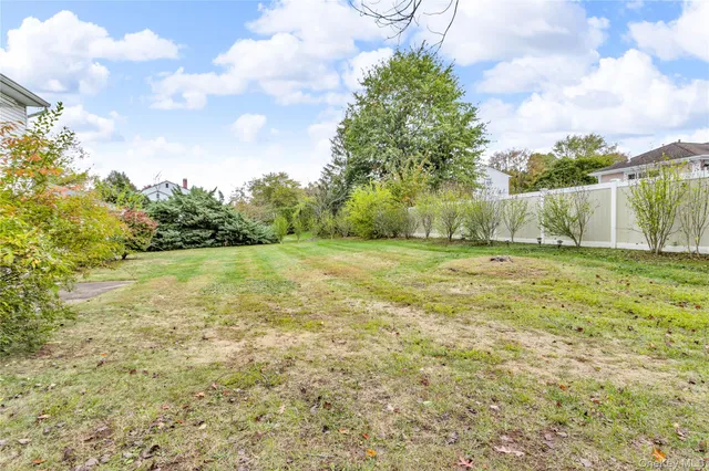 a picture of a wall with a white wall and a white wall