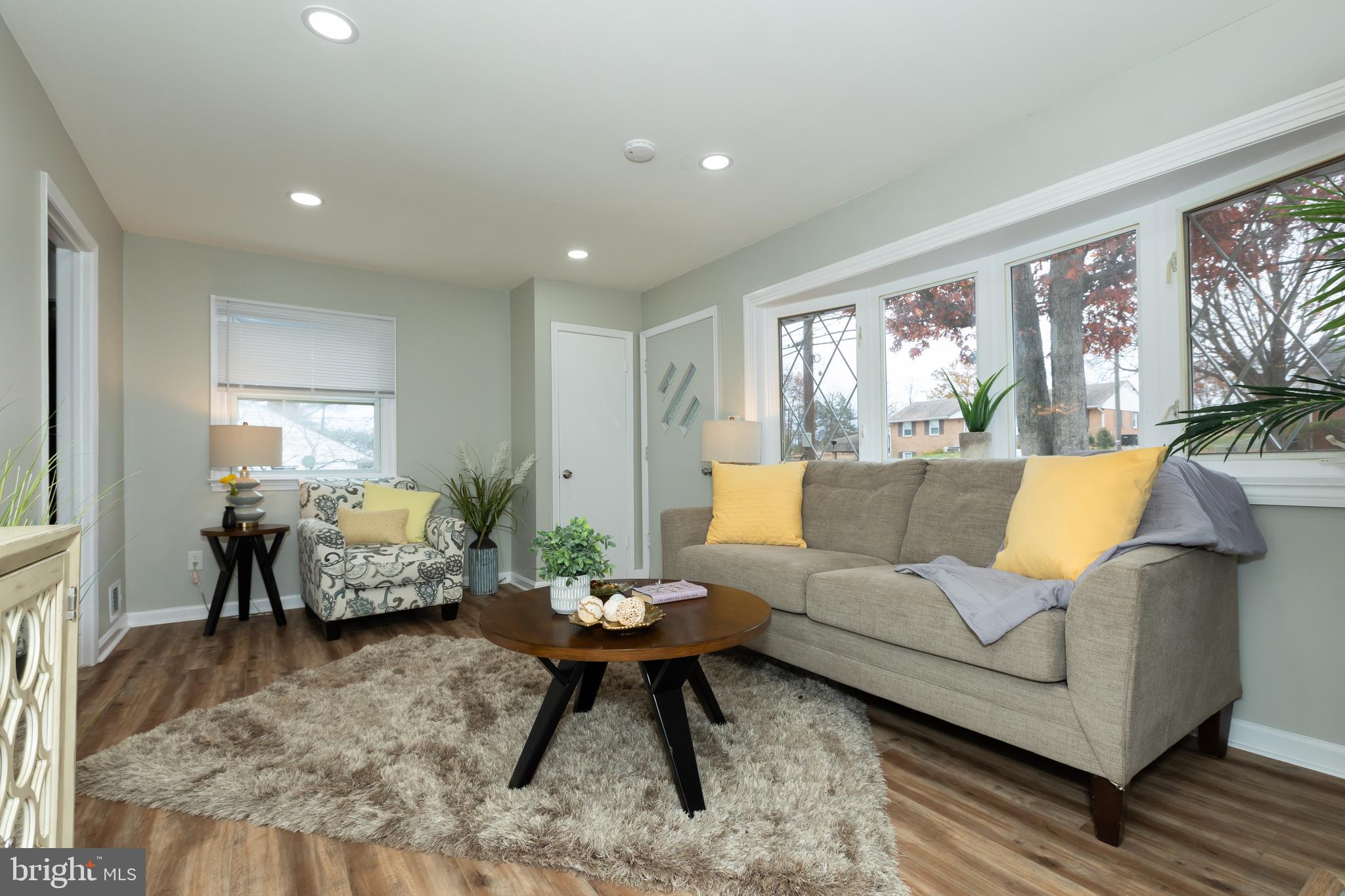 15602 Bond Mill Road Laurel, MD 20707 - Photo 4 of 48 Living room