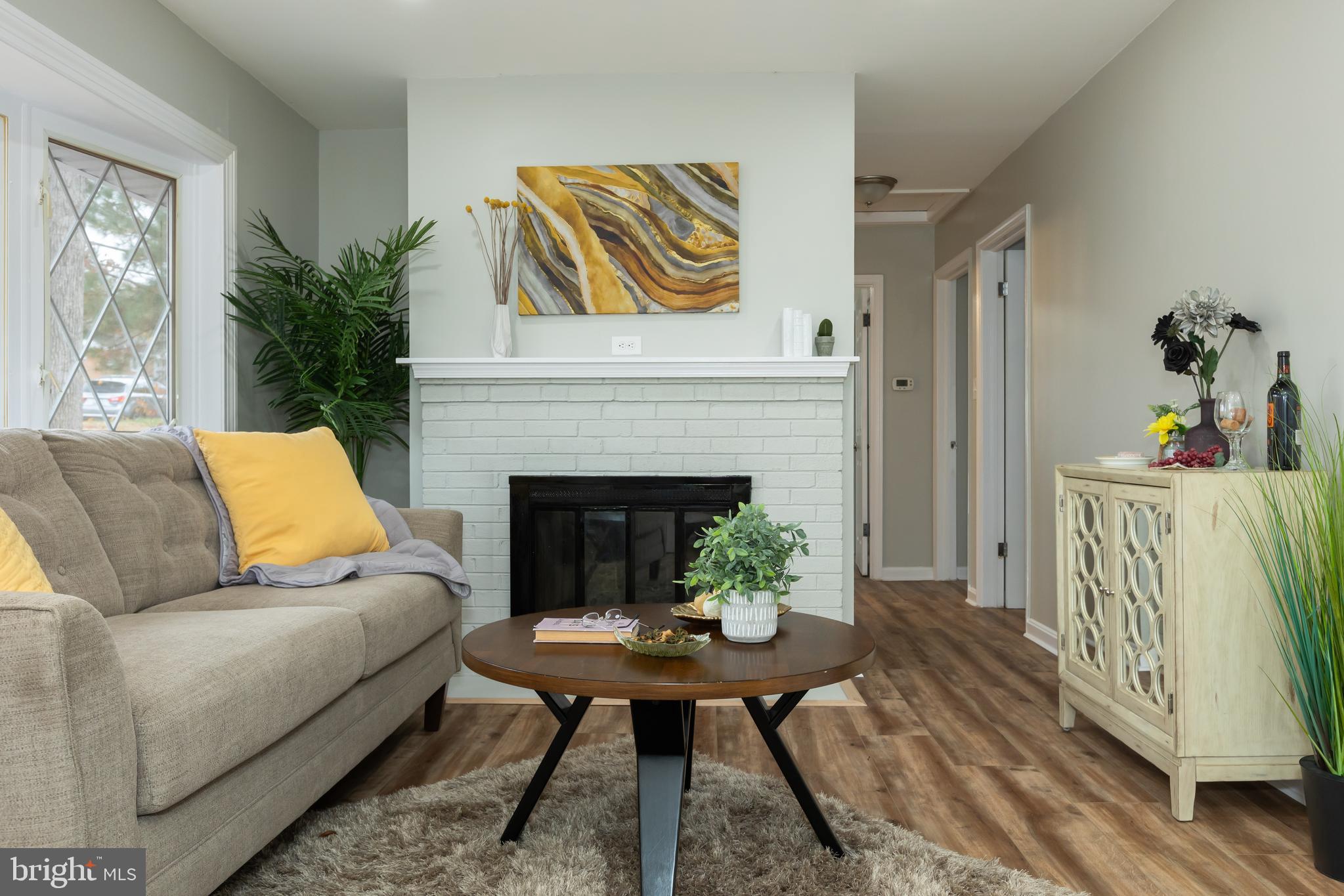 15602 Bond Mill Road Laurel, MD 20707 - Photo 7 of 48 Living room