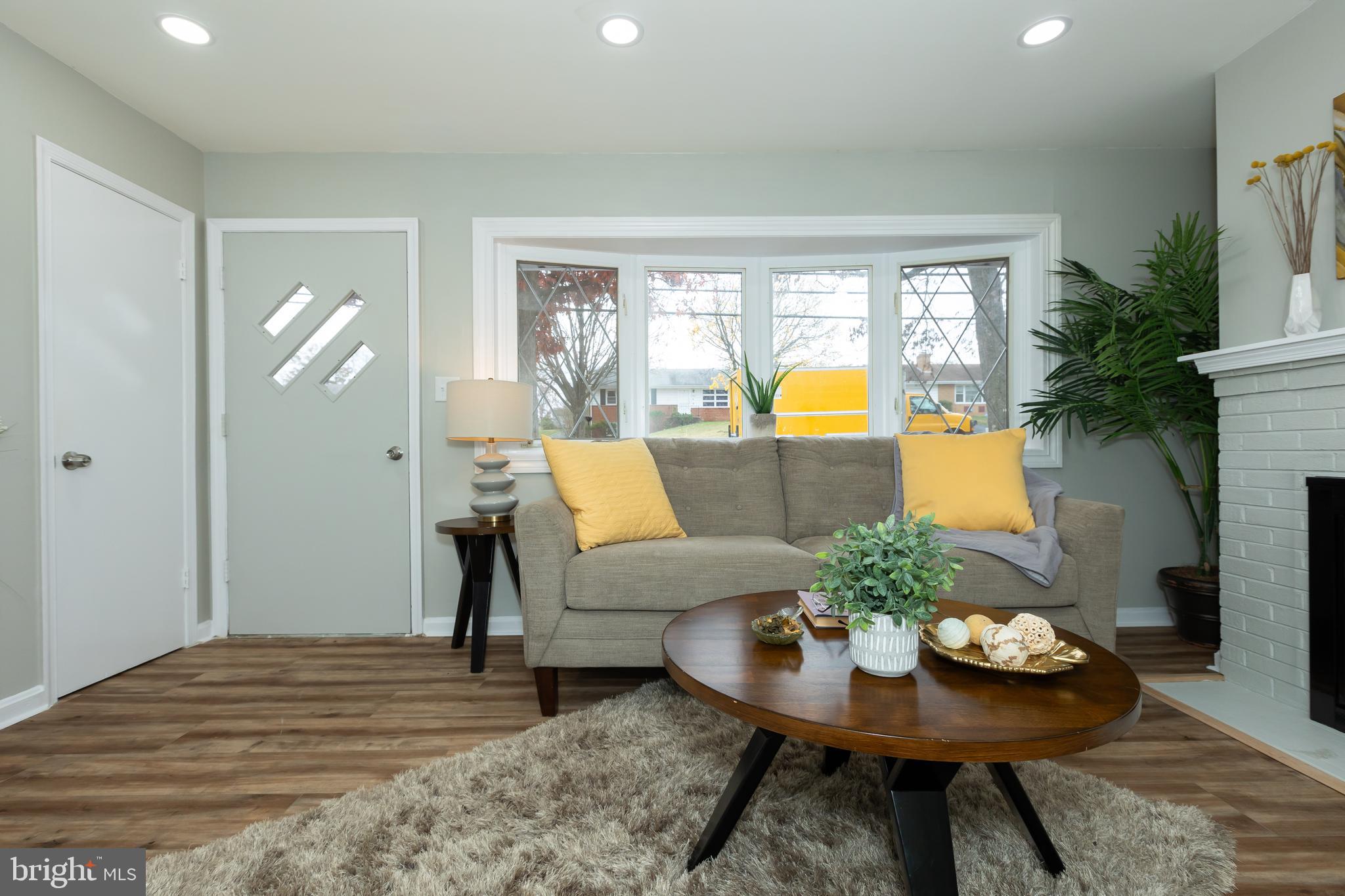 15602 Bond Mill Road Laurel, MD 20707 - Photo 8 of 48 Living room