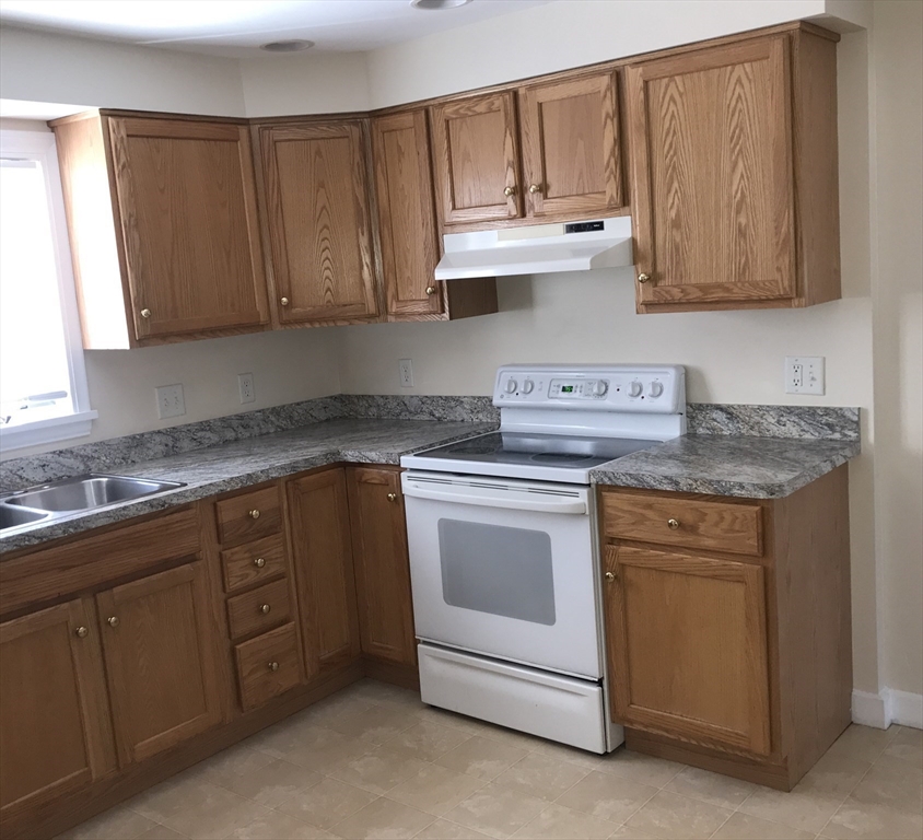 138 King Philip Road Worcester, MA 01606 - Photo 2 of 8