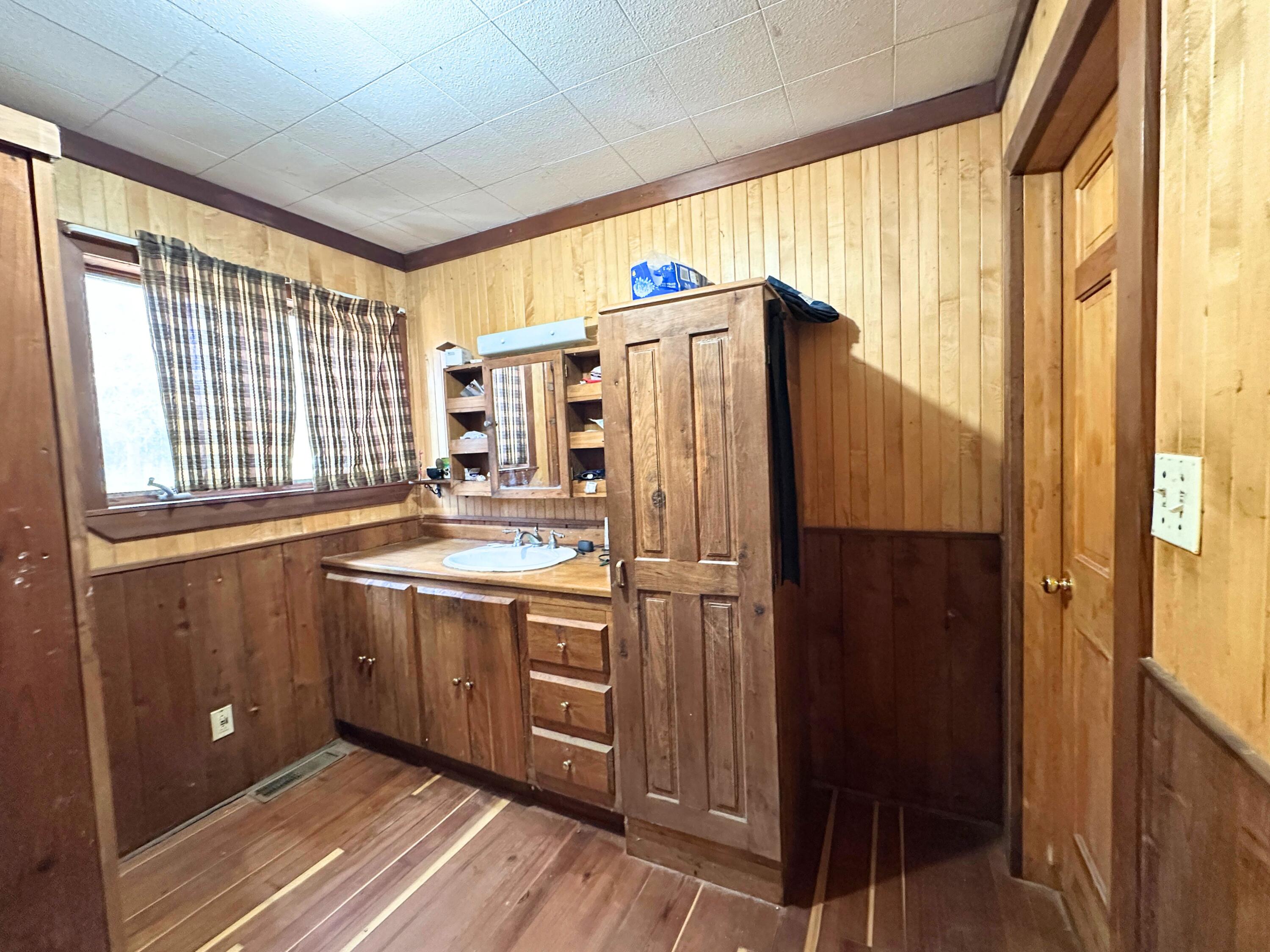 N3090 Uranus Road Geneva, WI 53147 - Photo 12 of 19 Primary full bath