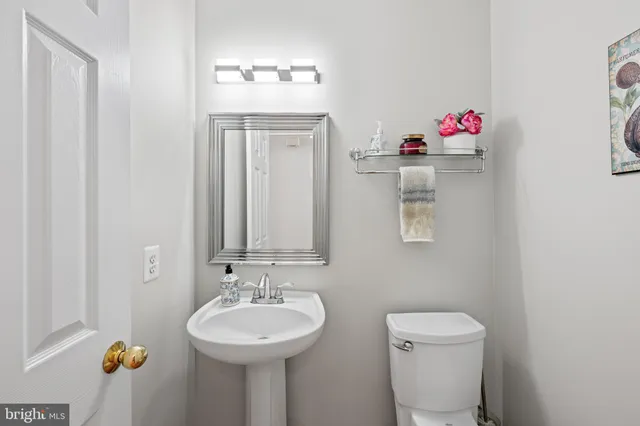 $849,999 | 182 Martin Lane, Alexandria, VA 22304