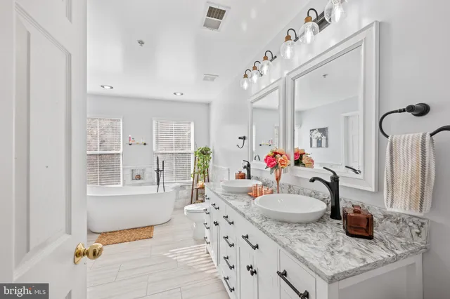 $849,999 | 182 Martin Lane, Alexandria, VA 22304