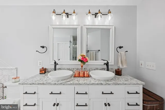 $849,999 | 182 Martin Lane, Alexandria, VA 22304