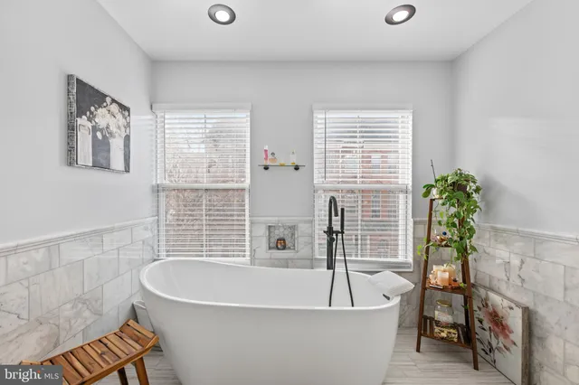 $849,999 | 182 Martin Lane, Alexandria, VA 22304