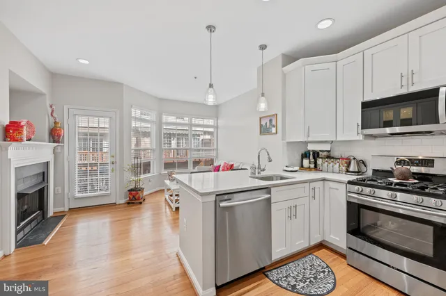 $849,999 | 182 Martin Lane, Alexandria, VA 22304