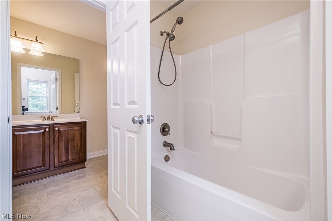 1298 Killian Road Akron, OH 44312 - Photo 32 of 35 Jack n Jill bathroom
