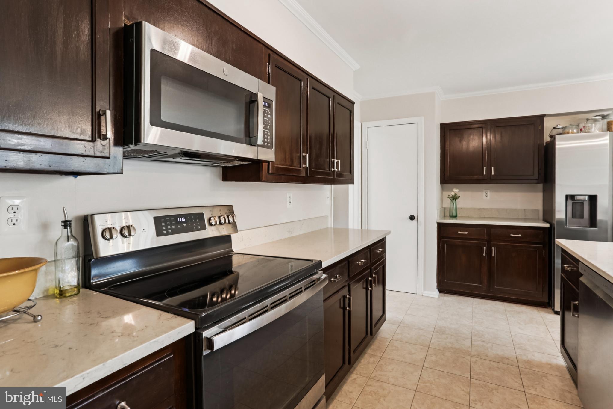 10233 Gainsborough Road Potomac, MD 20854 - Photo 10 of 50