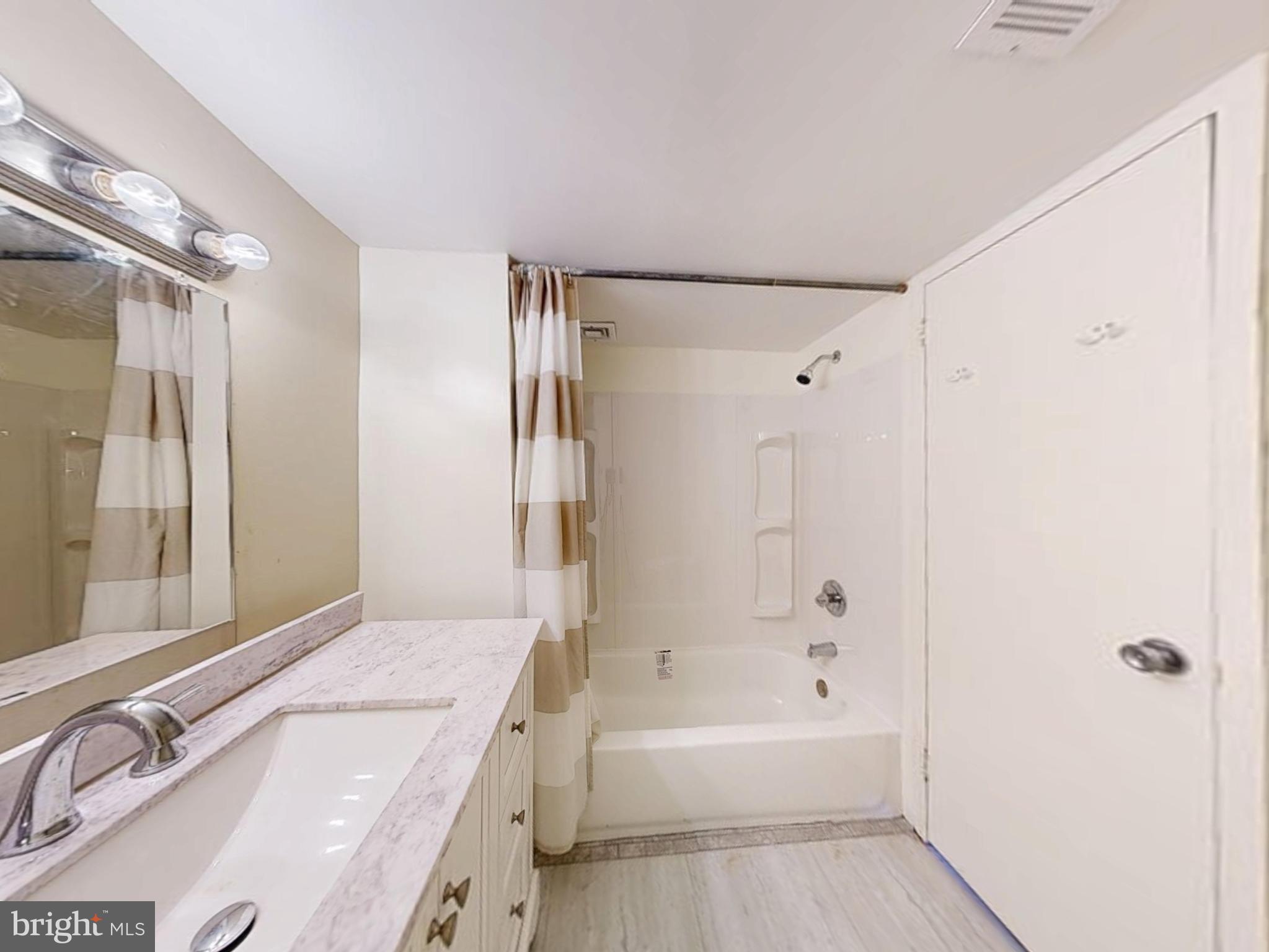 2622 Fort Farnsworth Road, Unit 216 Alexandria, VA 22303 - Photo 15 of 51 Bathroom