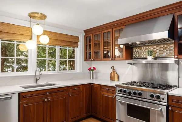 $2,299,000 | 5 Hammond Street, Newton, MA 02467