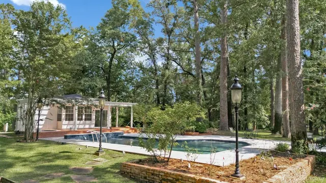 a view of a house with backyard