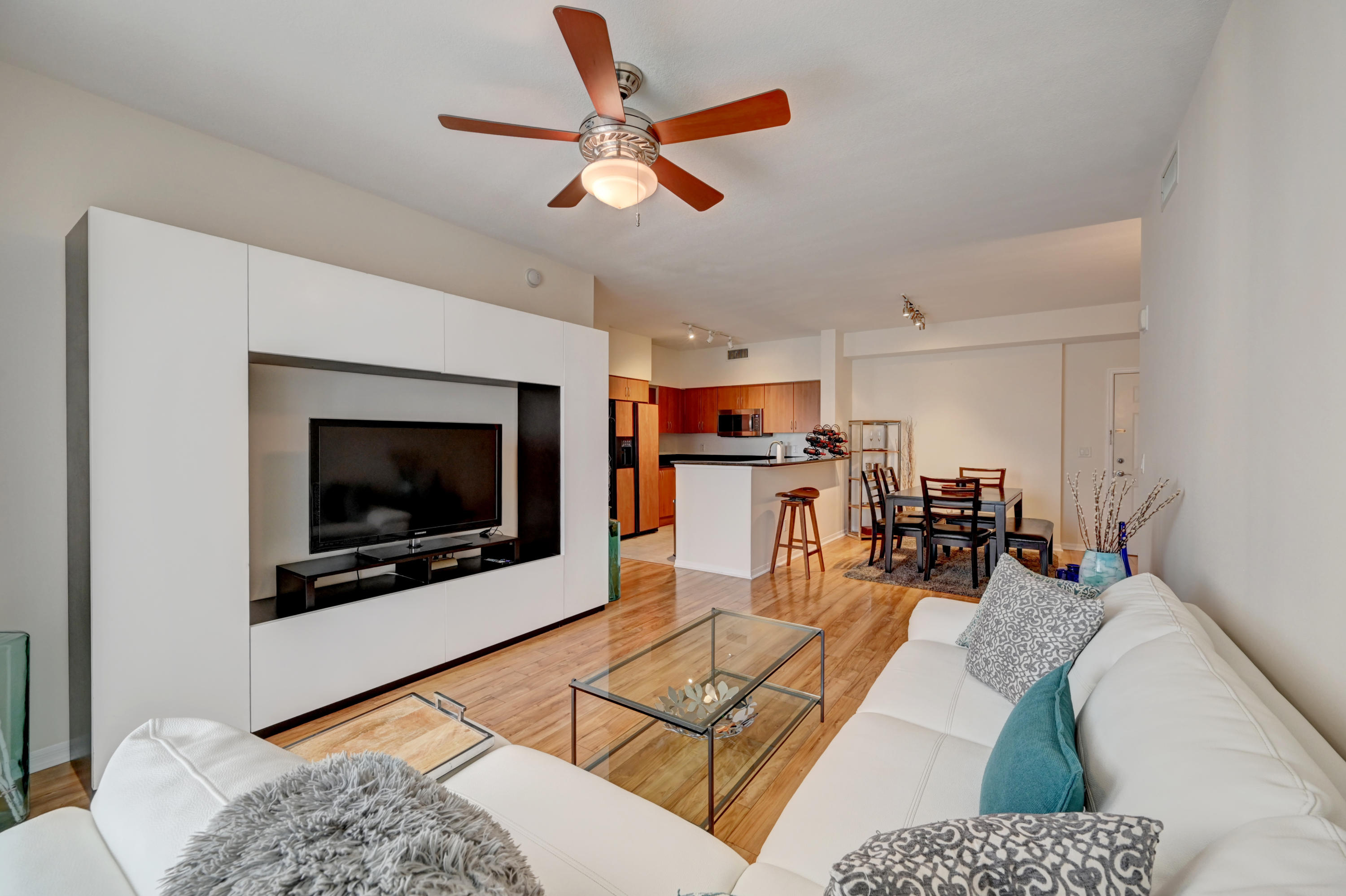 233 South Federal Highway, Unit 419 Boca Raton, FL 33432 - Photo 15 of 46 Living Room