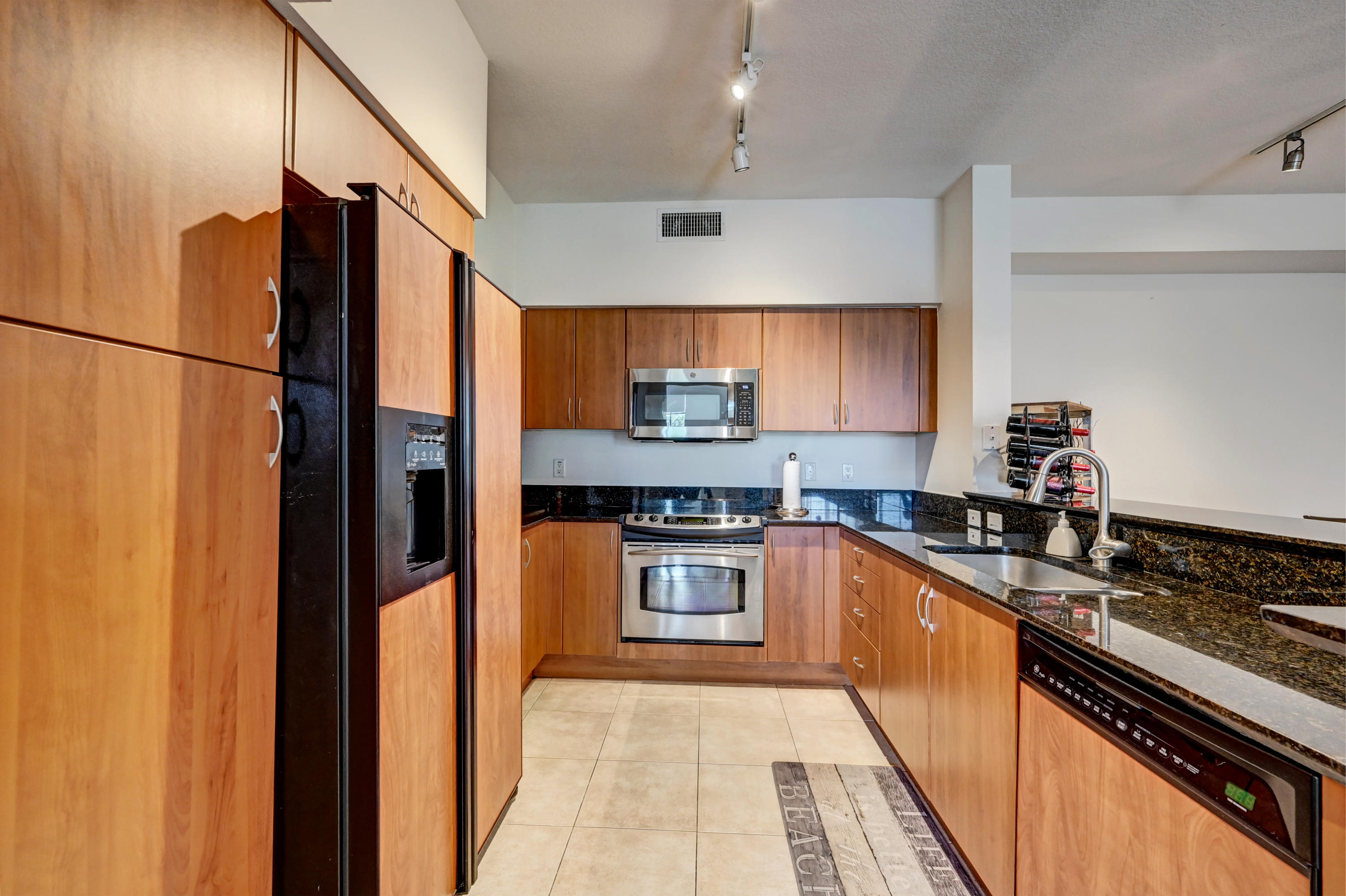 233 South Federal Highway, Unit 419 Boca Raton, FL 33432 - Photo 18 of 46 Kitchen
