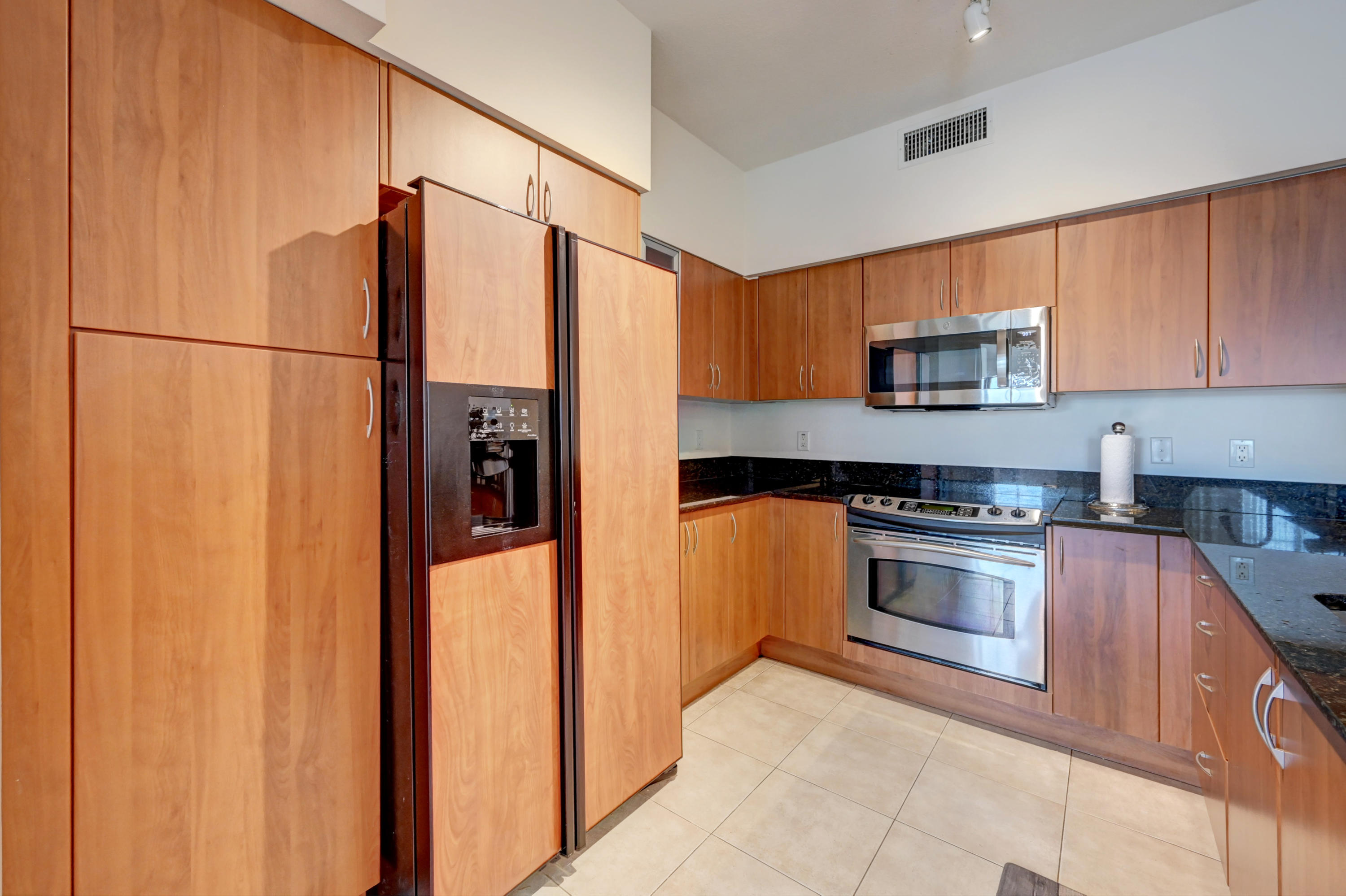 233 South Federal Highway, Unit 419 Boca Raton, FL 33432 - Photo 4 of 46 Kitchen