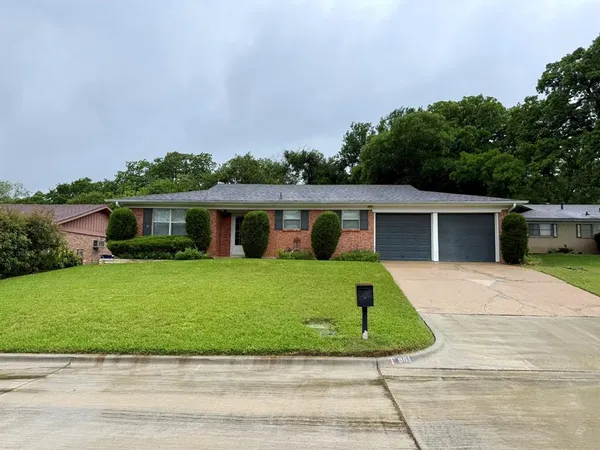 $2,400 | 901 Gregory Avenue, Bedford, TX 76022