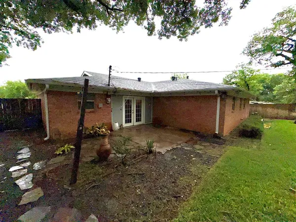 $2,400 | 901 Gregory Avenue, Bedford, TX 76022