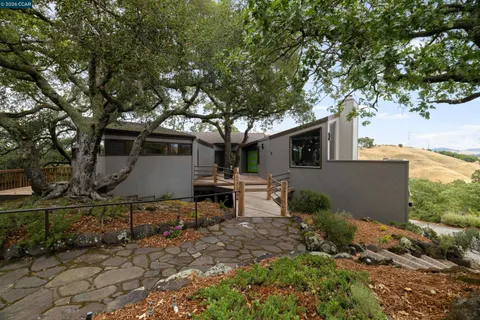 $2,850,000 | 2 Leeward Glen, Lafayette, CA 94549