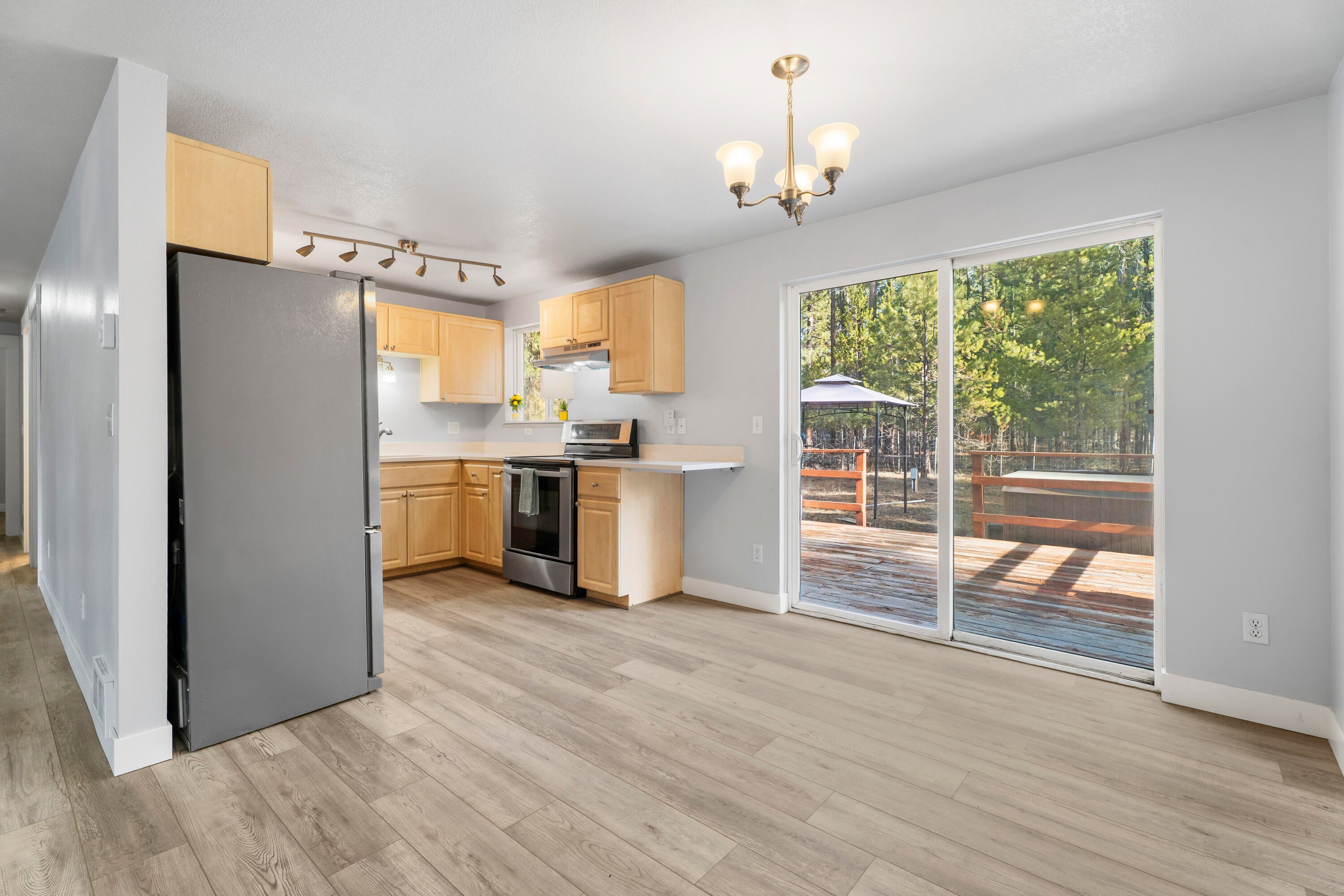 51440 Jory Road La Pine, OR 97739 - Photo 8 of 44 09-Kitchen