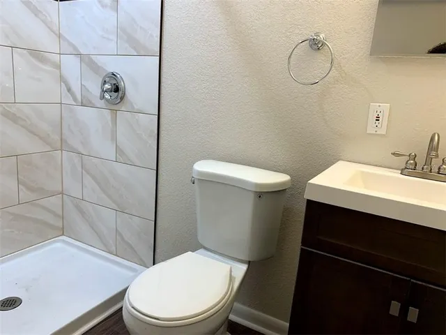 $2,650 | 201 South Triplet Lake Drive, Casselberry, FL 32707