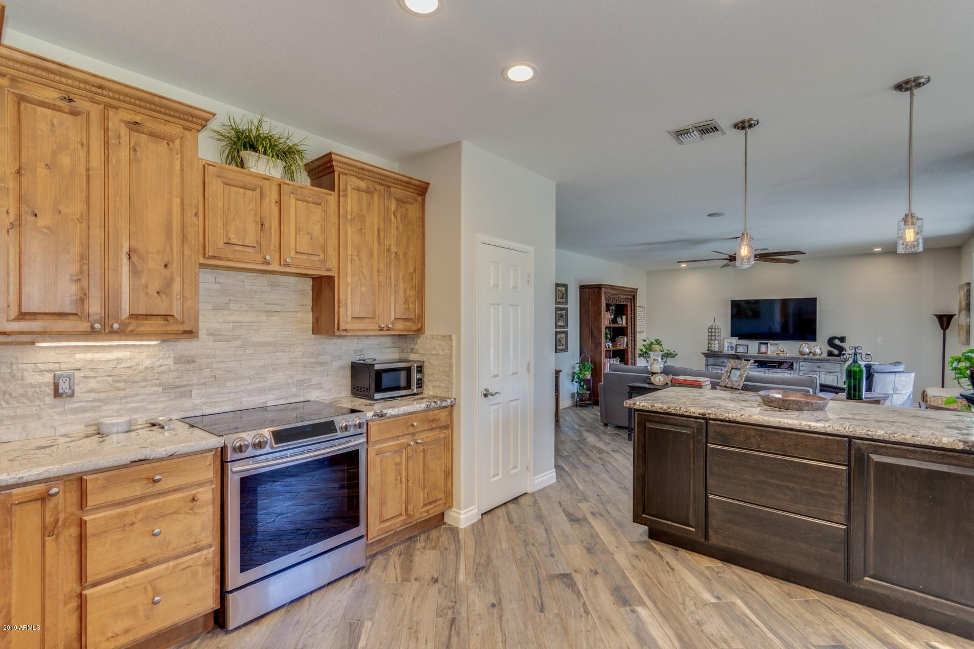 914 West Waltann Lane Phoenix, AZ 85023 - Photo 10 of 35 Waltann (12)