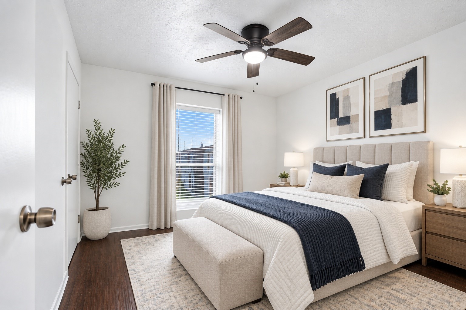 1901 South Voss Road, Unit 33 Houston, TX 77057 - Photo 16 of 19 The secondary bedroom!