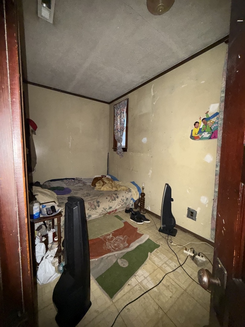 2847 South Harding Avenue Chicago, IL 60623 - Photo 5 of 12 a view of a entryway