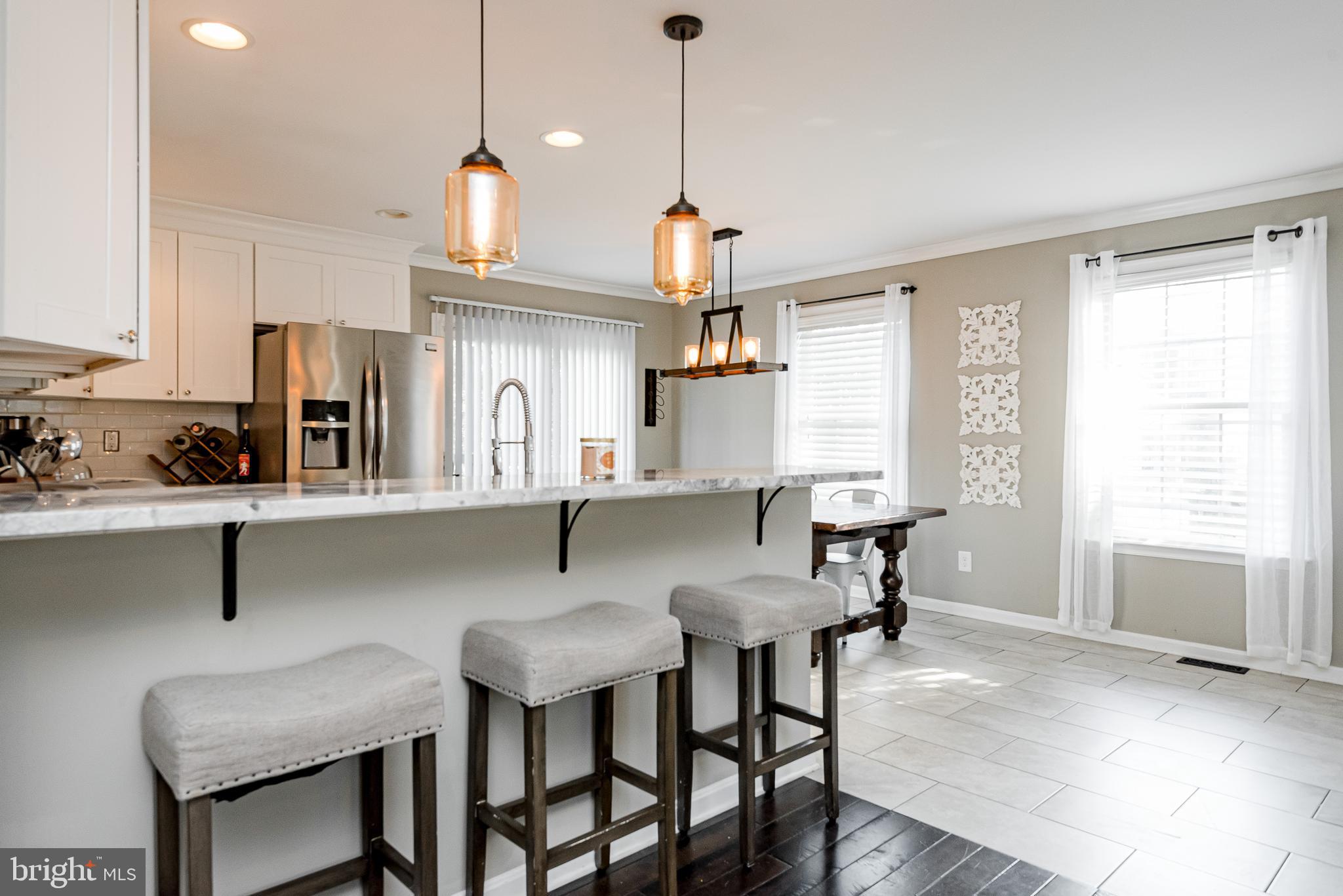7827 East Shore Road Pasadena, MD 21122 - Photo 13 of 36 UPSCALE LIGHTING