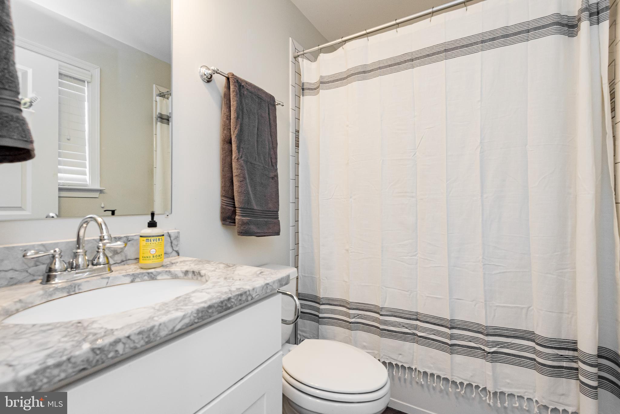 7827 East Shore Road Pasadena, MD 21122 - Photo 22 of 36 HALL BATH