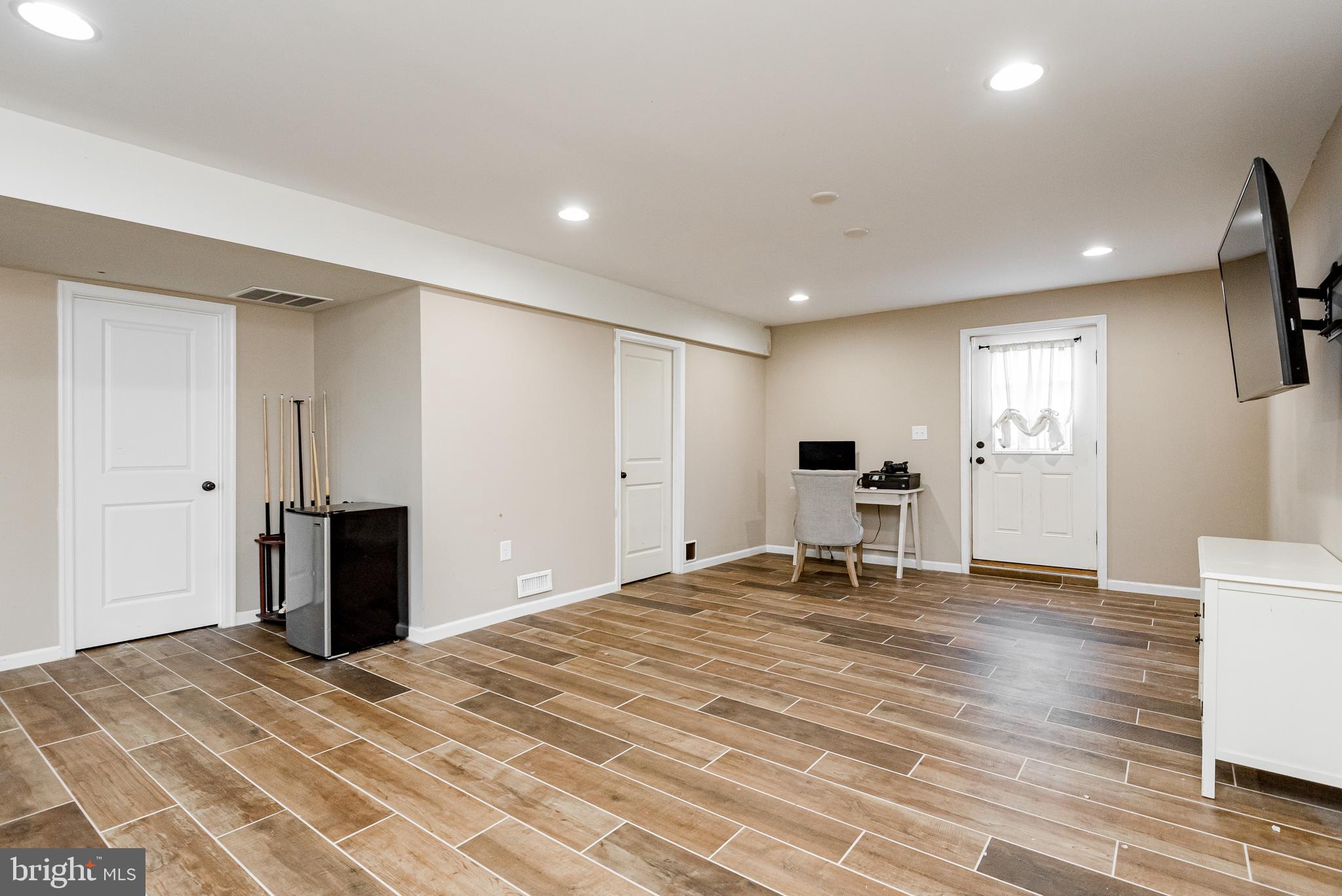 7827 East Shore Road Pasadena, MD 21122 - Photo 26 of 36 FAMILY ROOM WITH DOOR TO BACK YARD