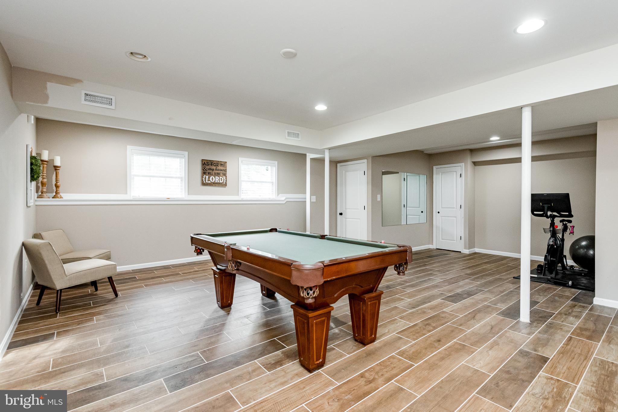 7827 East Shore Road Pasadena, MD 21122 - Photo 27 of 36 FAMILY ROOM WITH SO MUCH SPACE