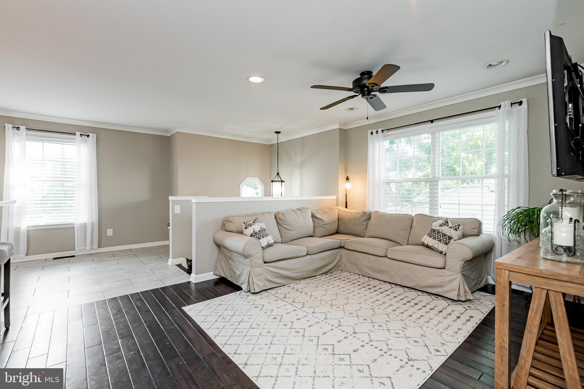 7827 East Shore Road Pasadena, MD 21122 - Photo 5 of 36 LIVING ROOM HOLDS LARGE SECTIONAL