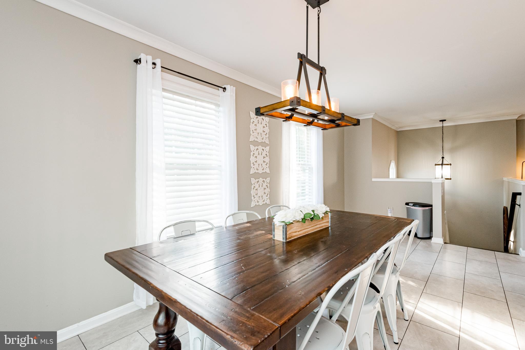 7827 East Shore Road Pasadena, MD 21122 - Photo 8 of 36 TABLE SPACE FOR 8