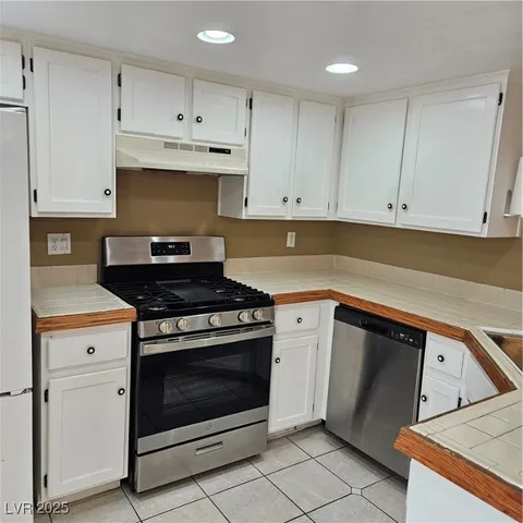 $1,895 | 9516 Wooden Pier Way, Las Vegas, NV 89117