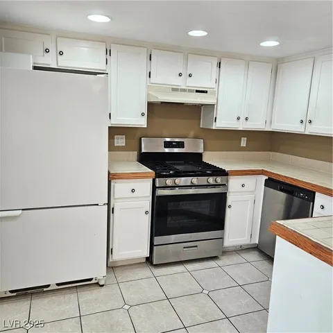 $1,910 | 9516 Wooden Pier Way, Las Vegas, NV 89117