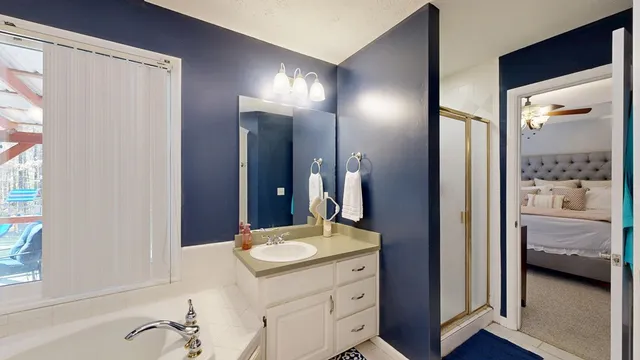 a en suite bathroom with a sink and a mirror