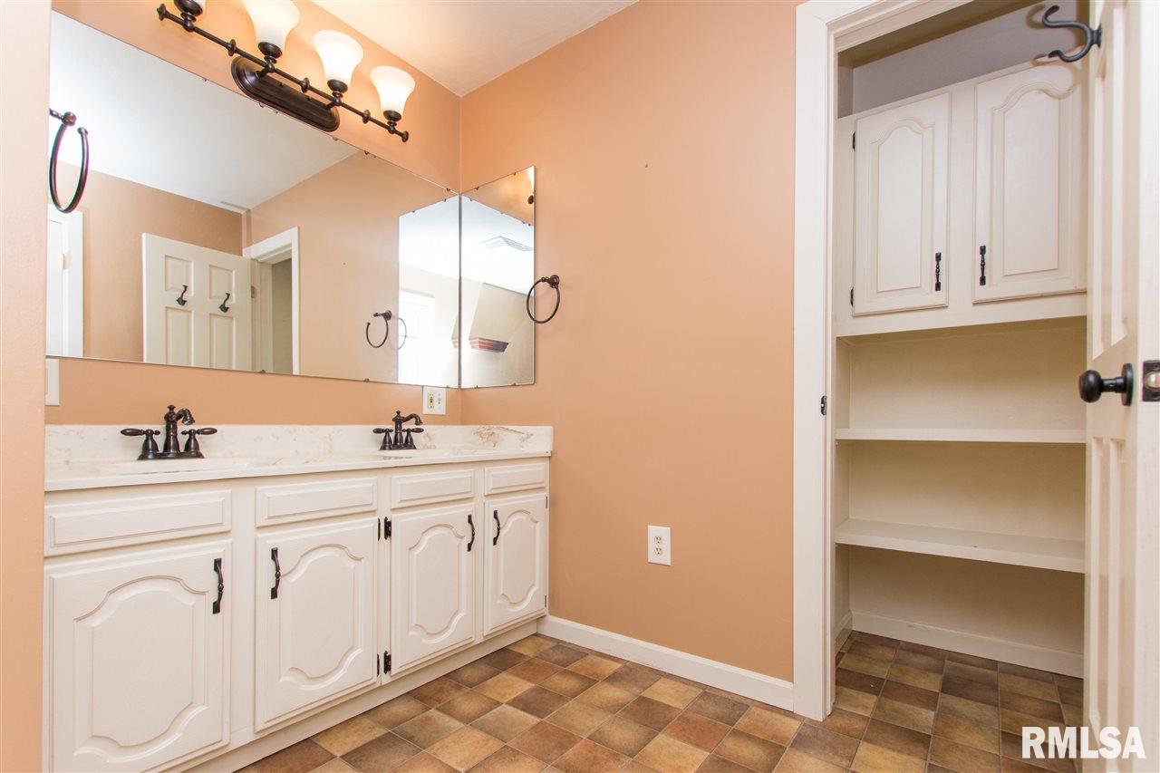3940 South Autumn Drive Mapleton, IL 61547 - Photo 14 of 36