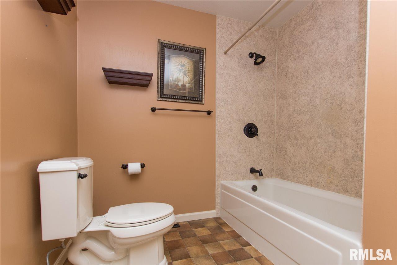 3940 South Autumn Drive Mapleton, IL 61547 - Photo 15 of 36