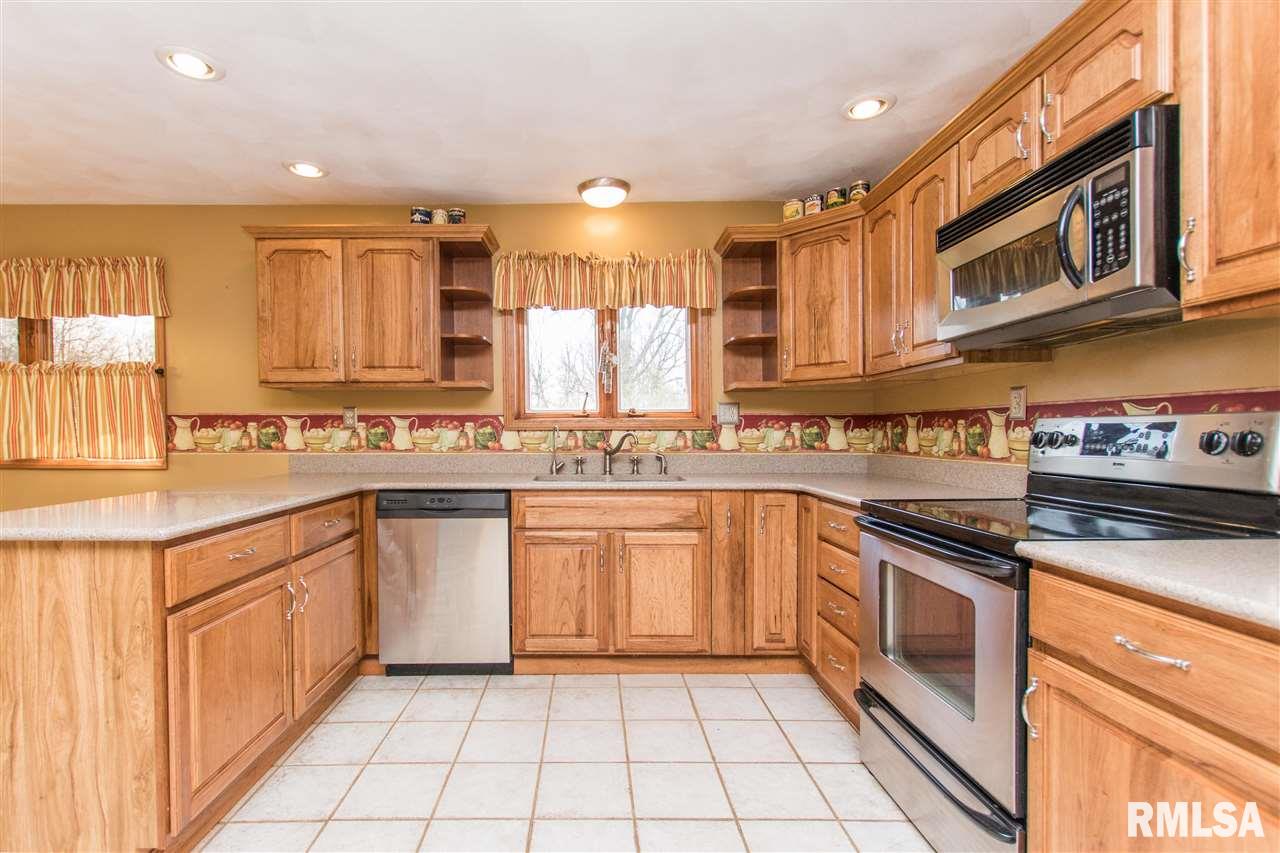 3940 South Autumn Drive Mapleton, IL 61547 - Photo 10 of 36