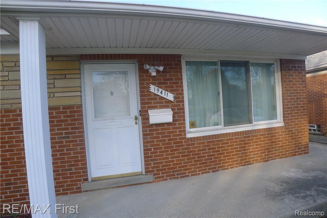19411 Stephens Road Eastpointe, MI 48021 - Photo 3 of 48 Come in!