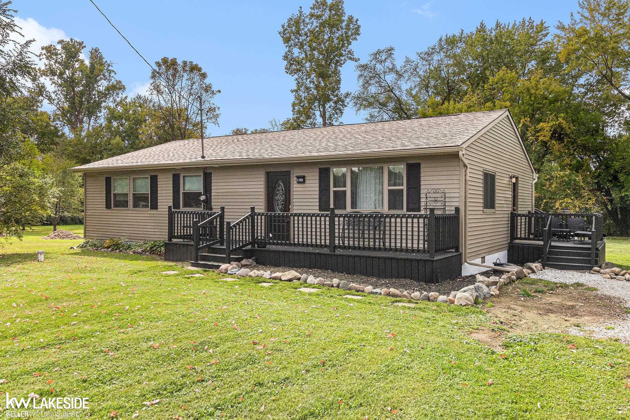 1190 Adams Road Burton, MI 48509 - Photo 7 of 29 50124136-6.JPG