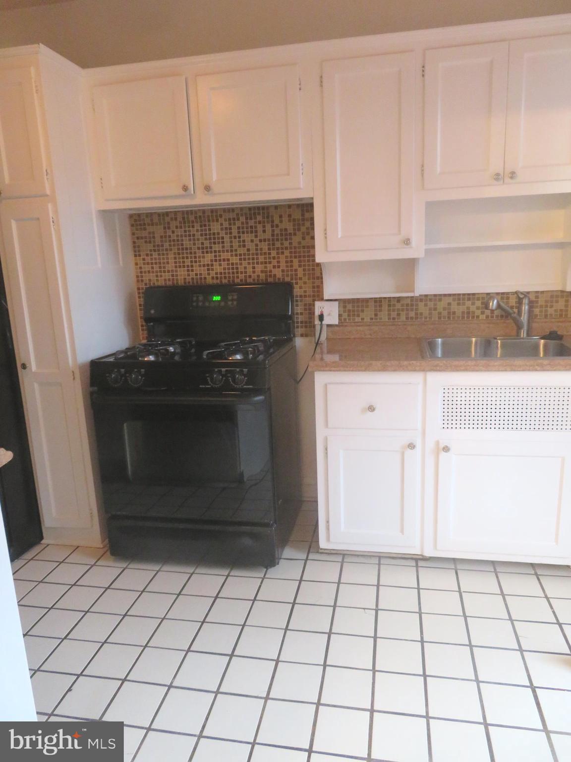 4655 Harcourt Road Baltimore, MD 21214 - Photo 10 of 37 Gallery Image 10