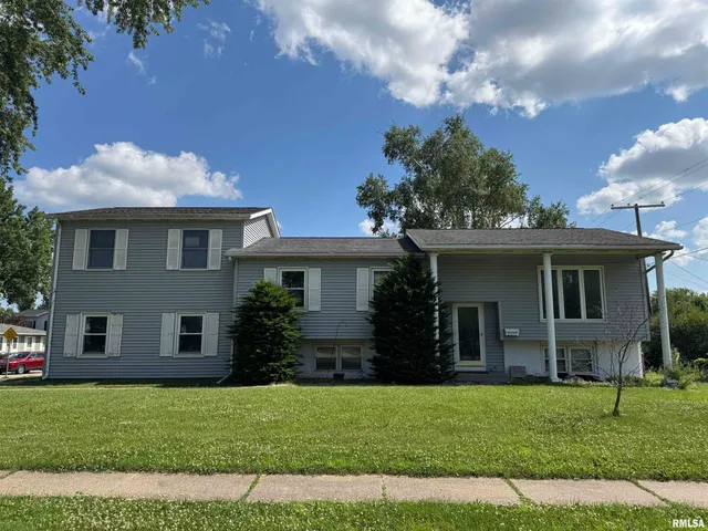 $2,100 | 2107 Tanglefoot Lane, Bettendorf, IA 52722